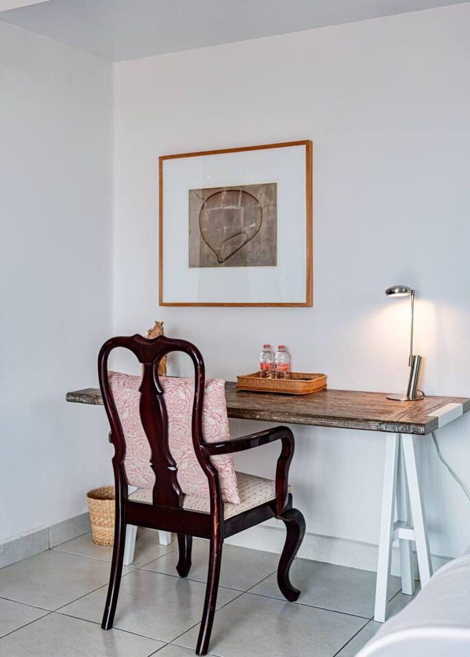 Comfortable workspace with lamp & water, ideal for focus or quiet moments.