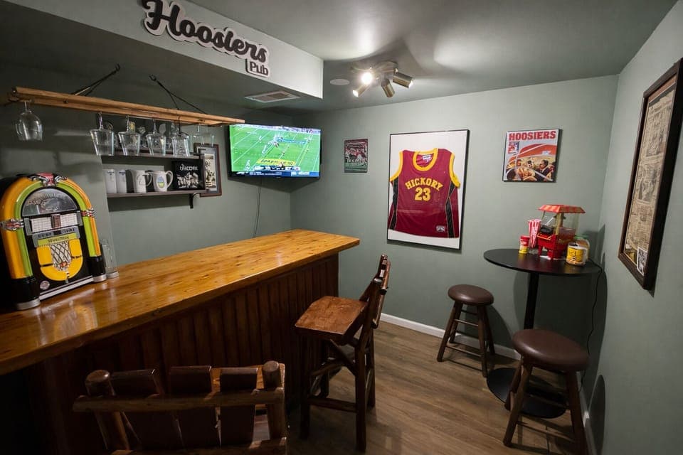 Watch your favorite sports in the "Hoosiers Pub" with jukebox, mini fridge and popcorn machine.
