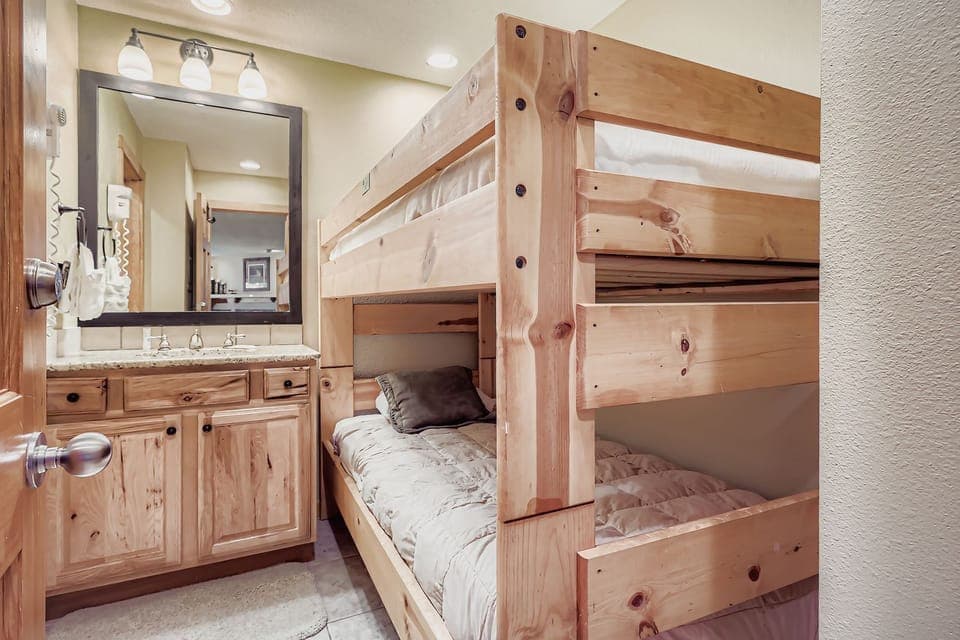 22280 US HWY 6 - Web Quality - 015 - 16 Bedroom