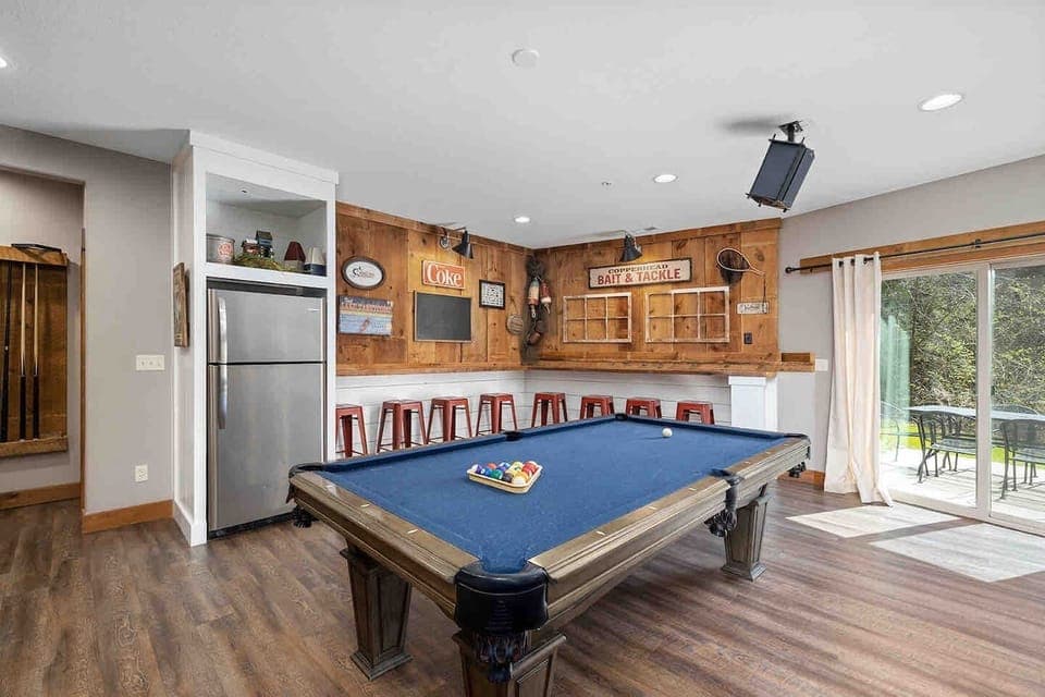 Lower Level RecRoom with pool table and 2nd fridge