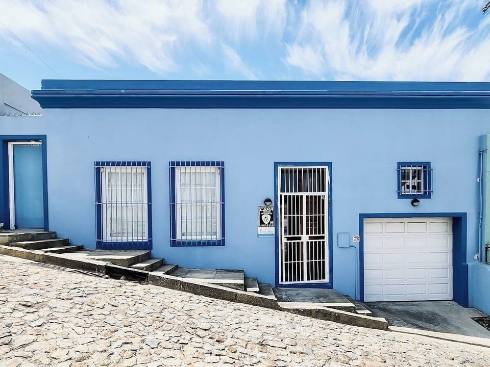 Chic Urban Escape – 2BR in Vibrant CPT (28827)