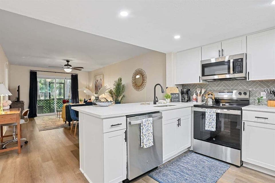 From quick breakfasts to full dinners, this kitchen has you covered.