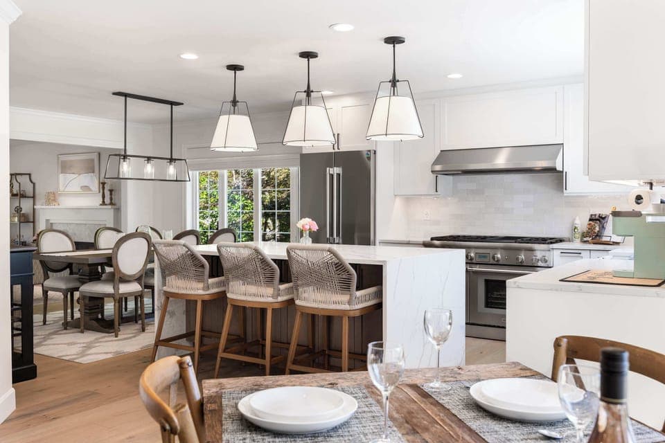 The high end finish well equipped kitchen is for you, chef!