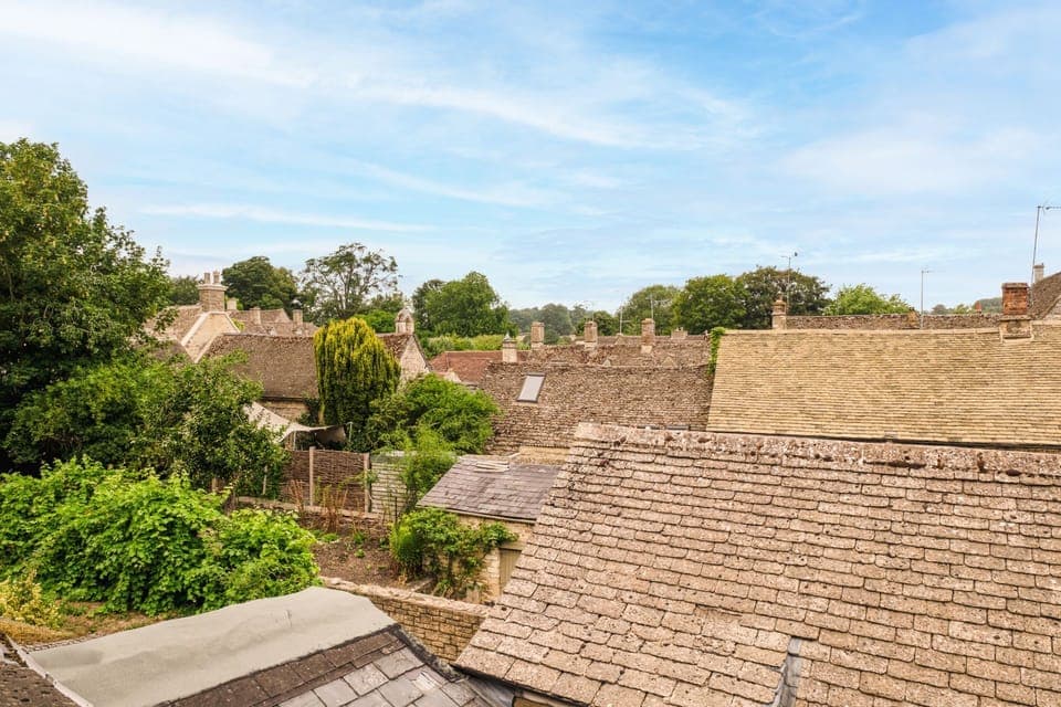 College Cottage Bedroom 2 - StayCotswold