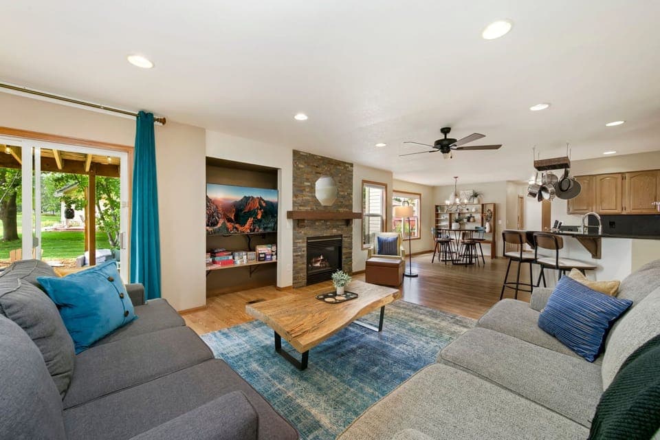 Living Room | Large Smart TV, Indoor Fireplace, Tons of Games!