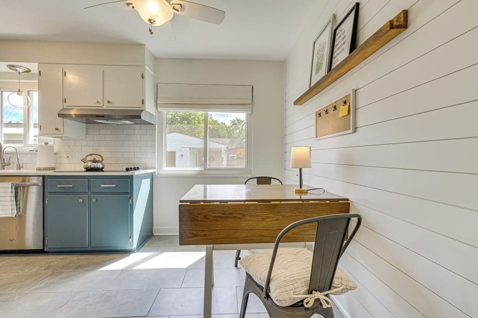 Dining Area | Dishware/Flatware Provided | Main Floor