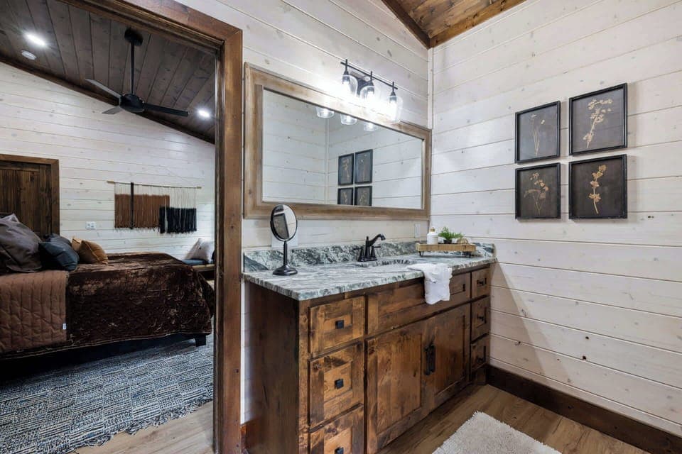 Mirror, mirror on the wall, who's the most relaxed of them all? You will be after freshening up in our delightful bathroom! Get ready to feel your best on your amazing getaway.