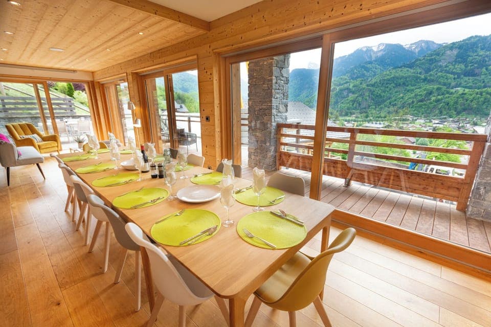 Chalet Gemini dining with views