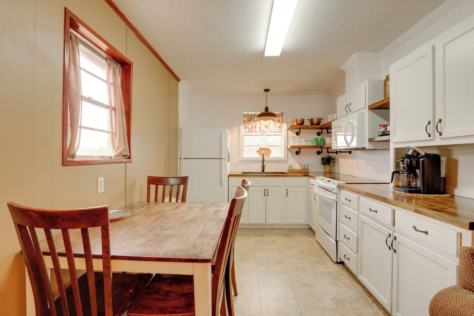Kitchen | Dining Area