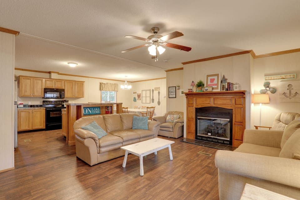 Living Room | Fireplace | TV | Free WiFi