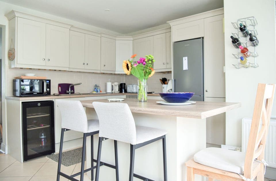 Skellig Fuchsia Lodge Ballinskelligs. Holiday home with newly designed kitchen fully equipped. Bright and spacious.