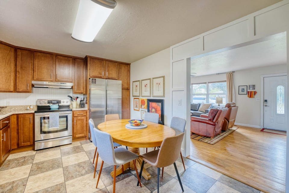 Step into your dream kitchen! 🏡✨ This inviting space features beautiful cabinetry, sleek countertops, and a cozy dining area perfect for gatherings.