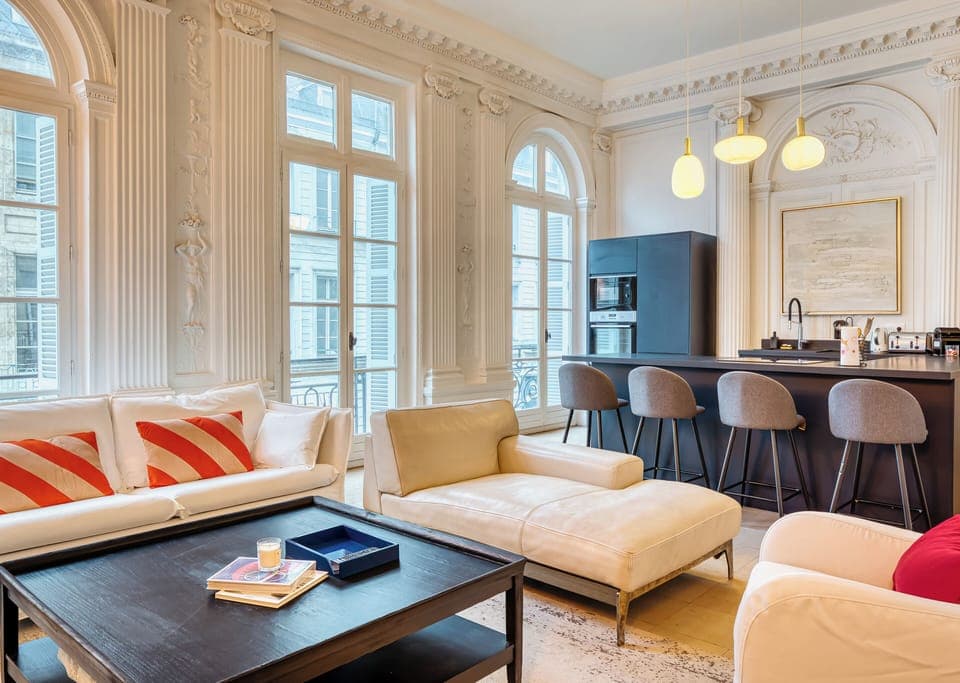 Salon et cuisine équipée 