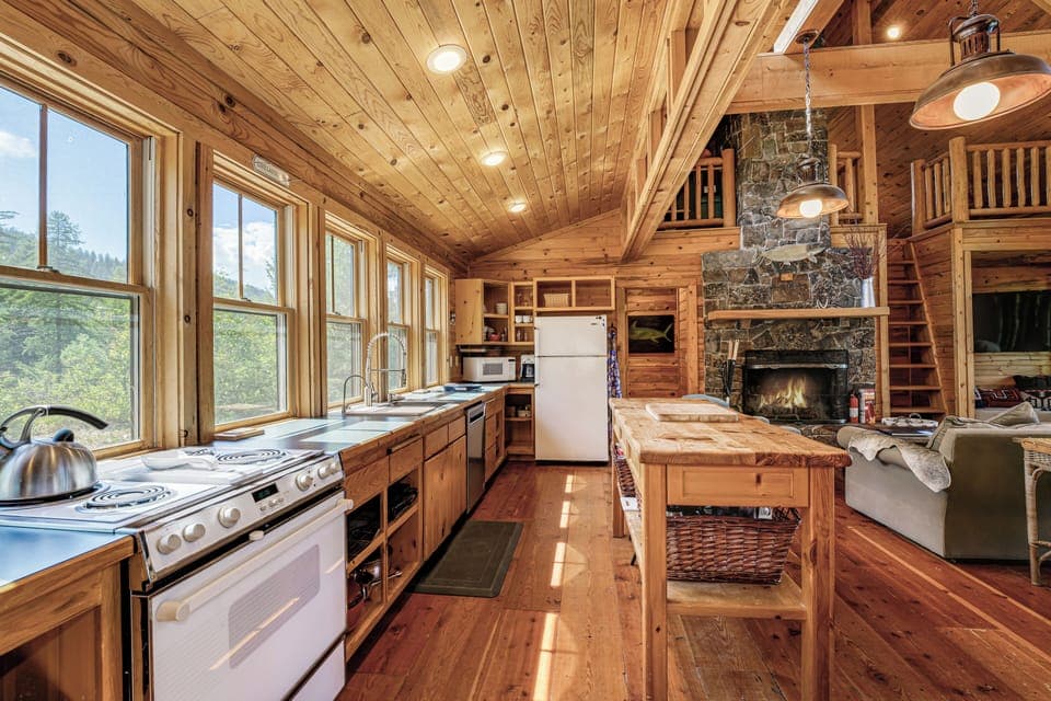 Open full kitchen, perfect for hosting | Main Level