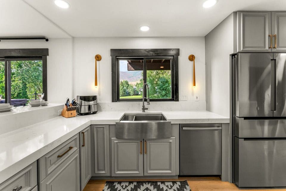 Prepare meals in the fully equipped chef`s kitchen