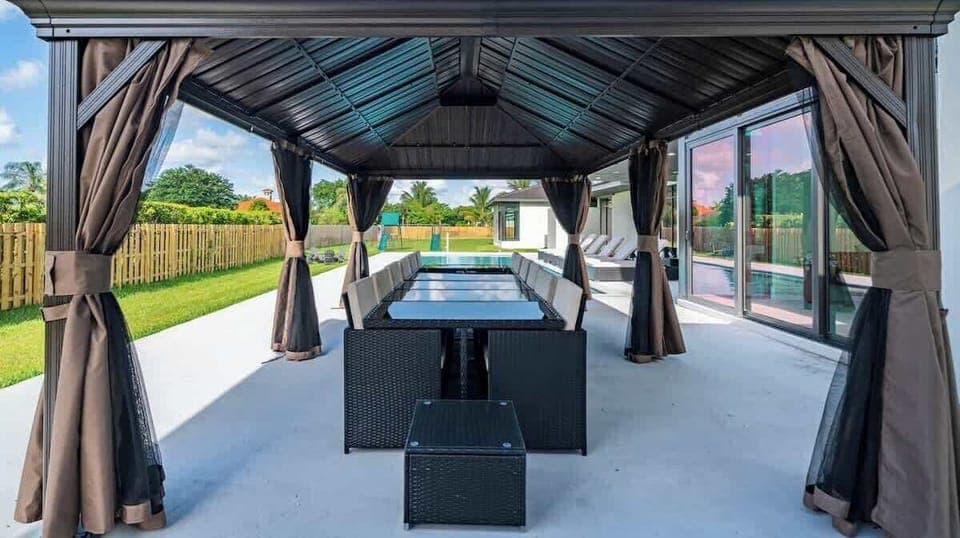 Outdoor dining