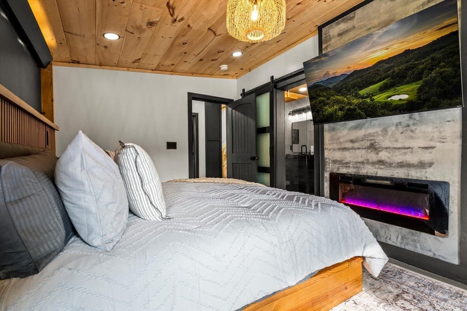 Bedroom 1 - King Bed with ensuite bath
