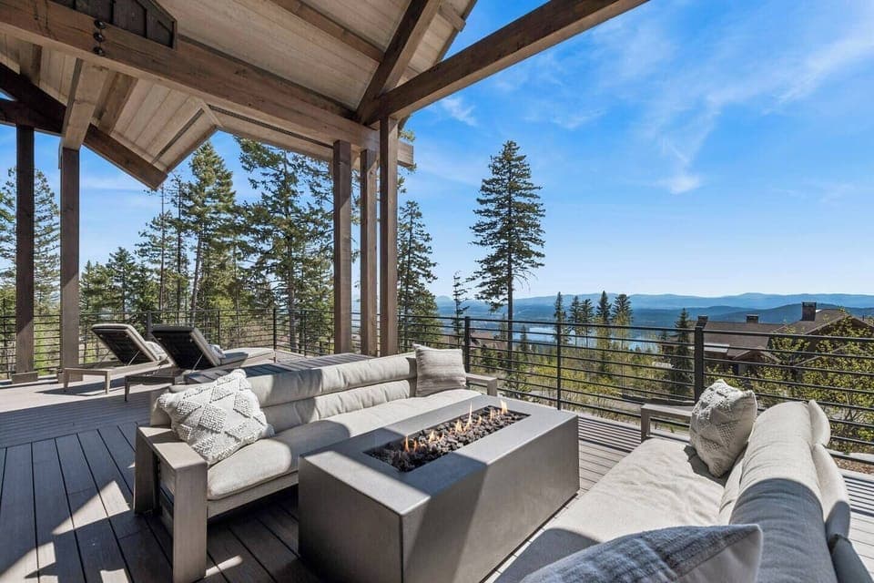 Spread out on the massive balcony patio with epic Montana views!