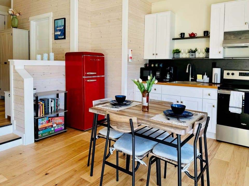 Fully equipped kitchen, dinning table for two with marina views. 