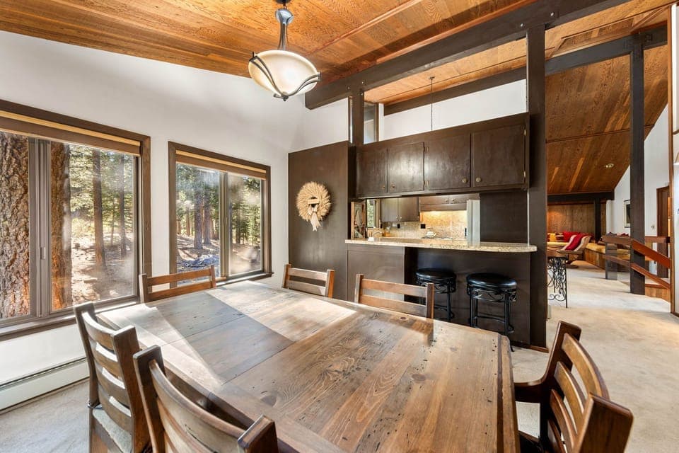 Dining Area & Bar Seating