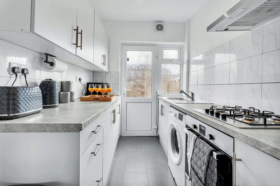 Fully equipped kitchen for daily cooking