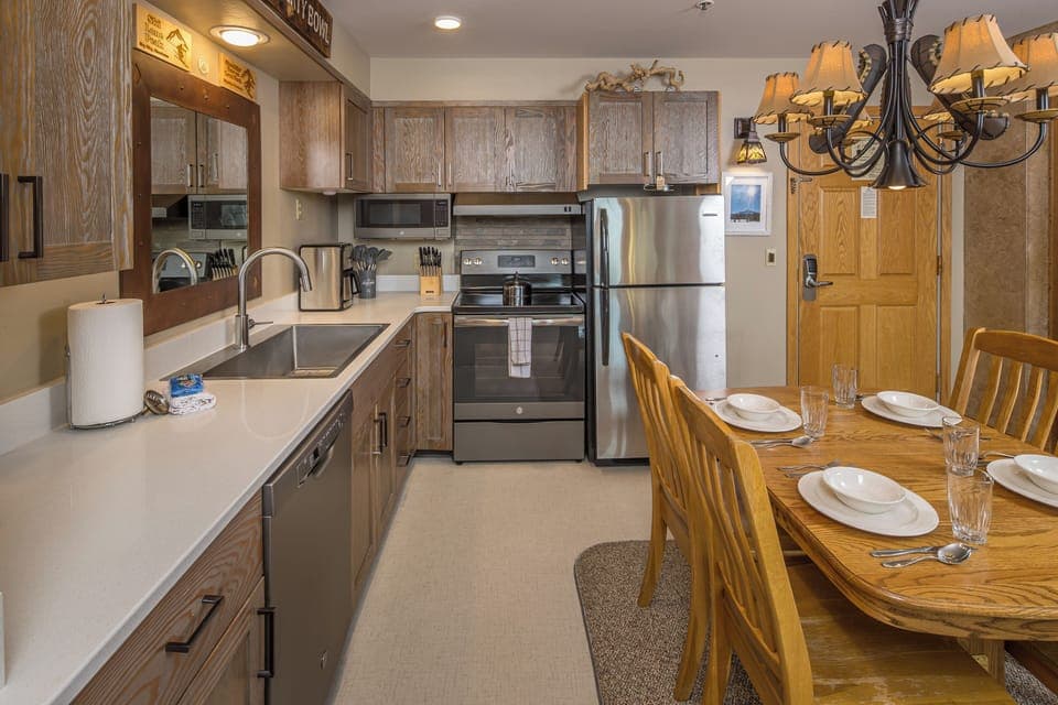 Fully Equipped Kitchen | Main Level