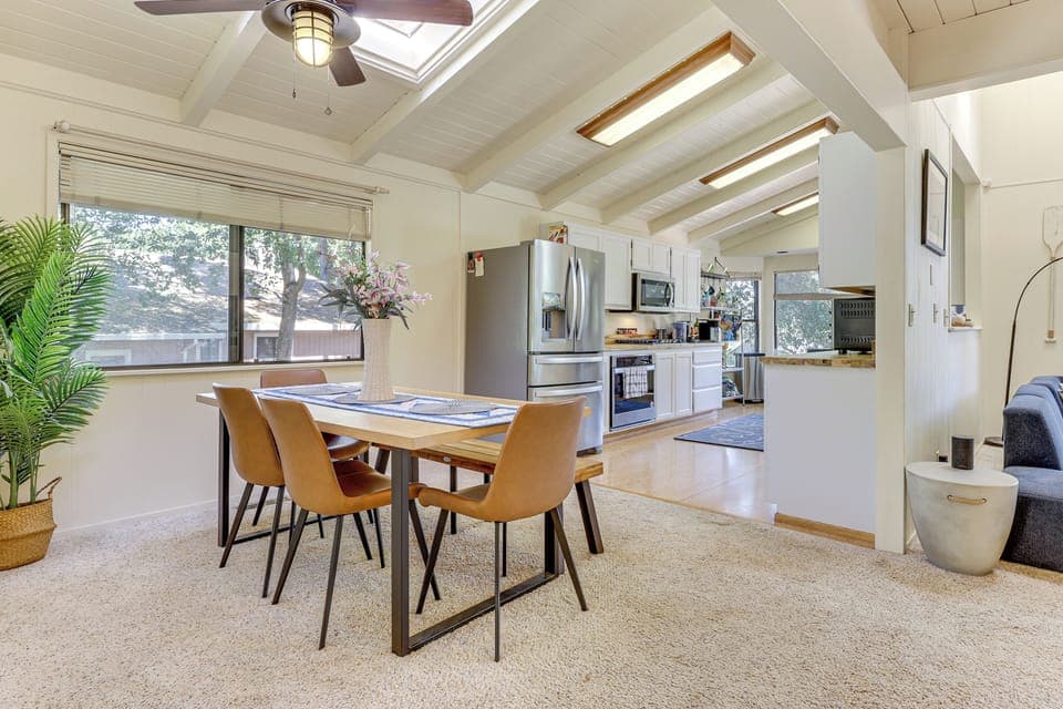 Dining Area & Kitchen | 1st Floor | Dishwasher | Keurig | Espresso Machine