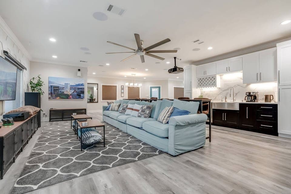 Perfectly designed to accommodate all your family and friends comfortably. 