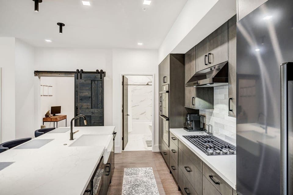 FL102 Kitchen