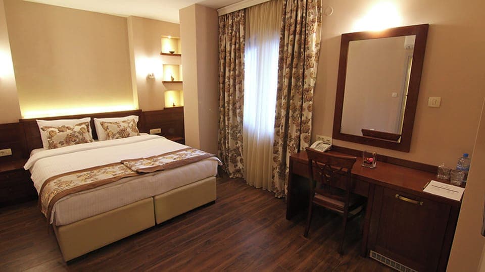 Unit with King bed. Exact unit will be assigned upon arrival. Views, colors, and decor may vary.