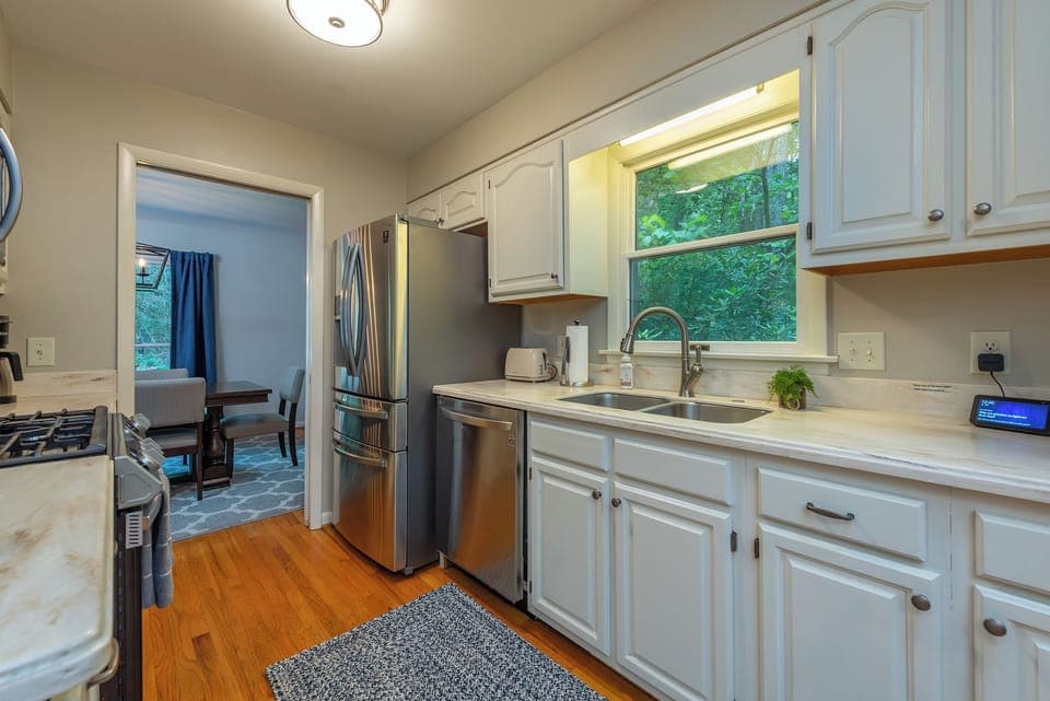 Main Level Eat in kitchen