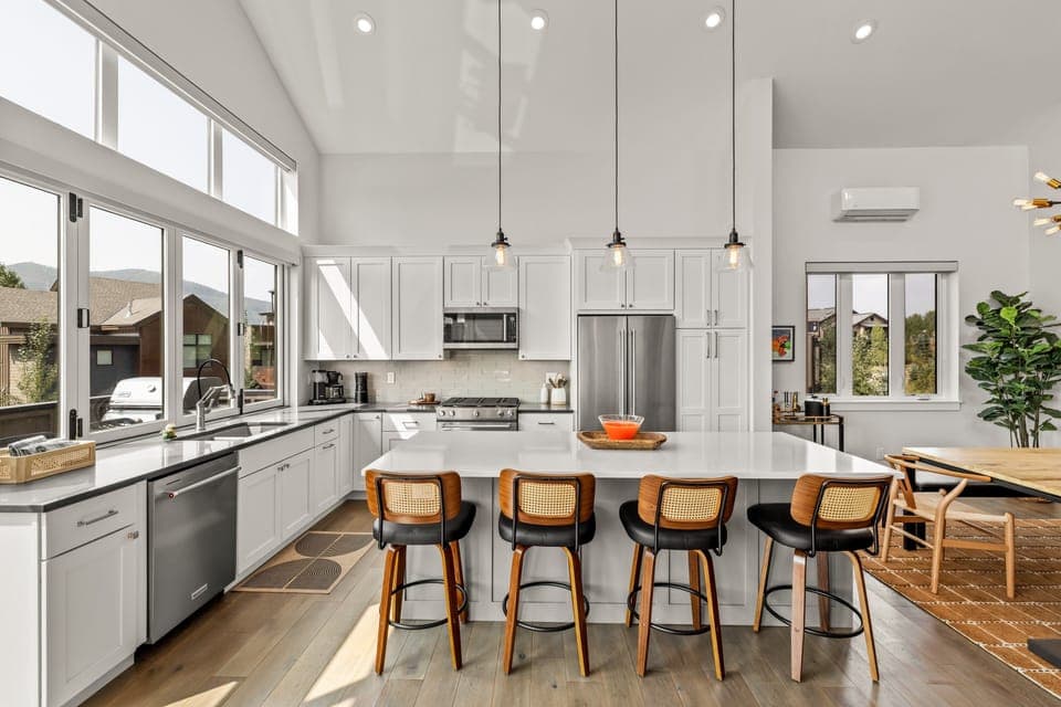 Spacious and bright kitchen