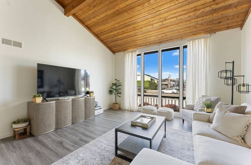 Upstairs living area with stunning ocean views and a 65-inch smart TV — perfect for binge-watching your favorite shows as the sun sets in the background!