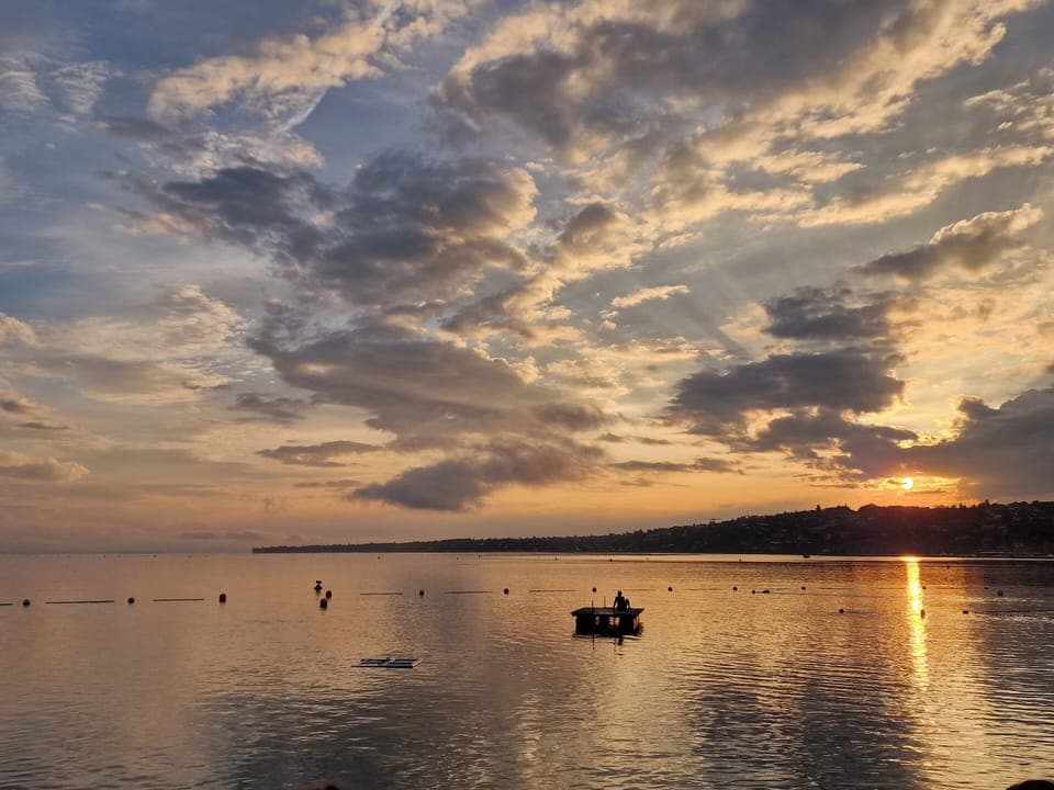 Our Sunrise in Paquis , next door lake.