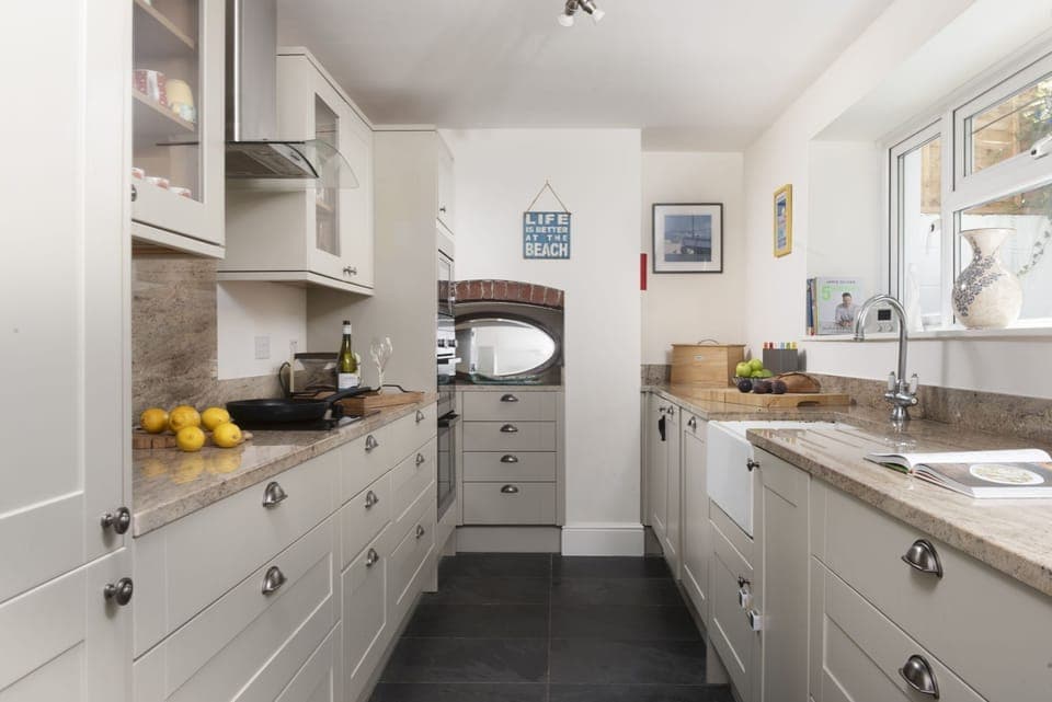 Fully equipped kitchen with ample surface space - Trevethen Cottage