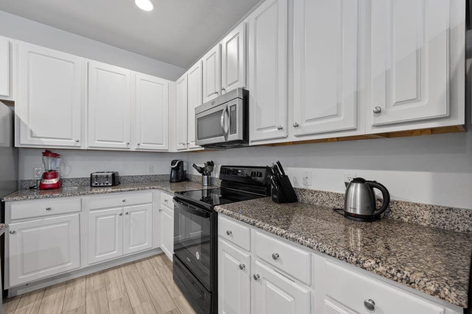 Full kitchen