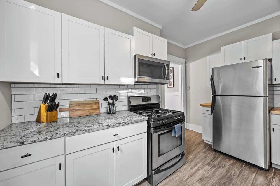 Kitchen: Cook with ease and comfort. This bright, modern kitchen provides all the amenities for your vacation cooking adventures.