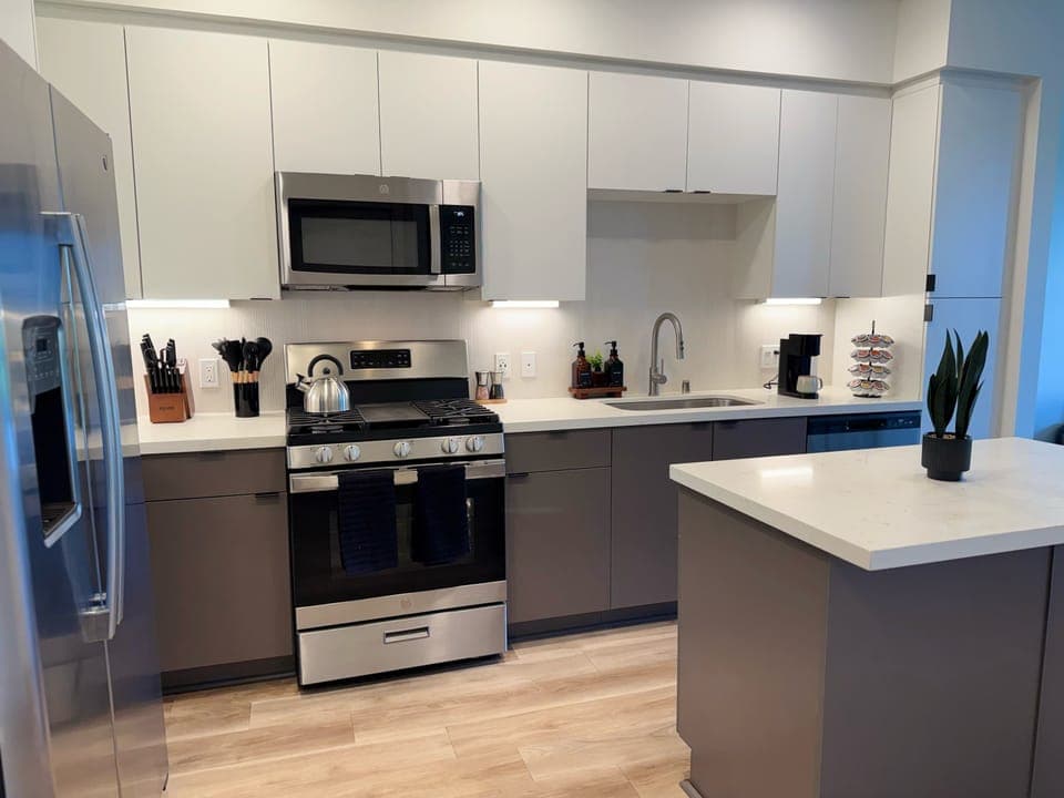 Experience extended comfort with a fully equipped kitchen featuring a coffee machine, stovetop, and microwave—everything you need for a seamless long-term stay.