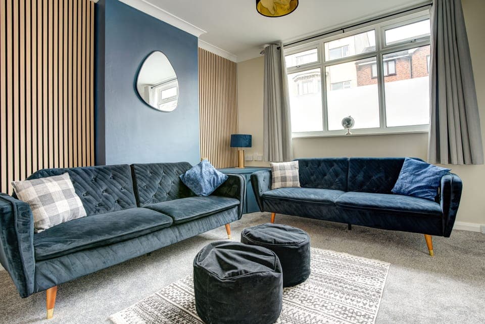 Living Room / Lounge