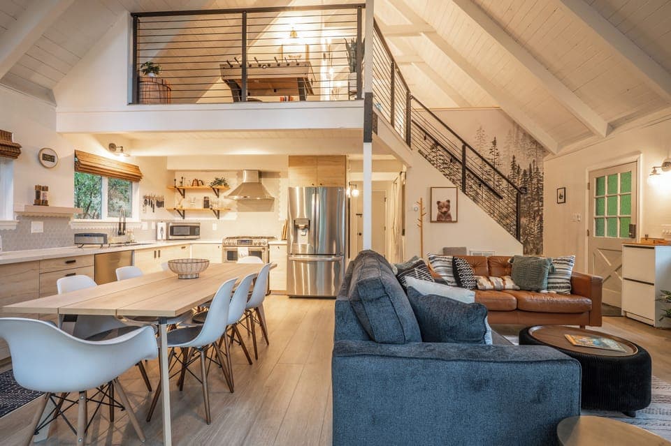 Beautifully modernized cabin in the woods