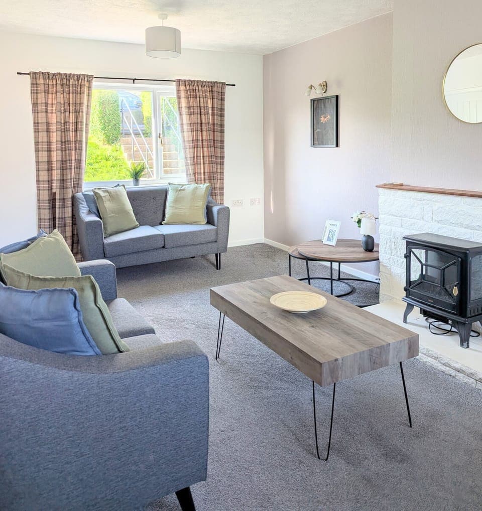 Living Room / Lounge