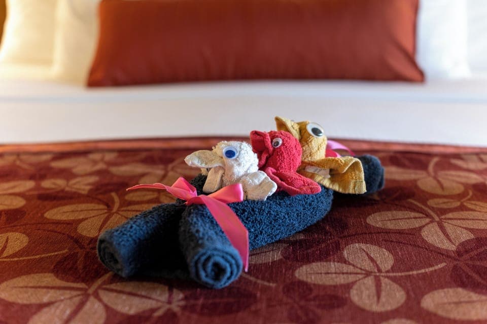 Unit with King size bed. Exact unit will be assigned upon arrival. Views, colors and decor may vary.