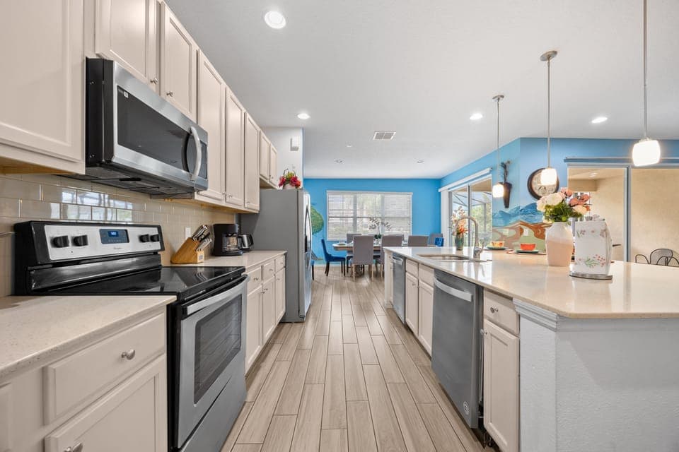 Full kitchen