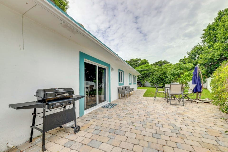 Pompano Beach Vacation Rental | 4BR | 2BA | 1,420 Sq Ft | Small Step to Enter