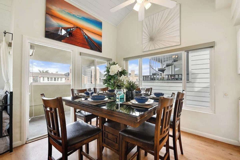 A cozy and inviting dining area.