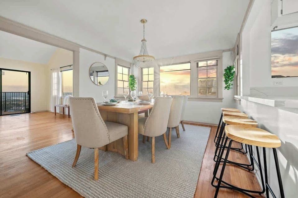This dining-kitchen space offers the best of both worlds, with versatile seating options. Whether you choose the bar stools by the peninsula or the dining table, you’re set for the perfect meal, whether formal or informal.