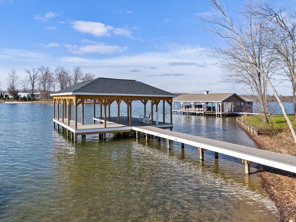 Private boathouse with sun and shade for relaxing, swimming and fishing and space to park your own boat!