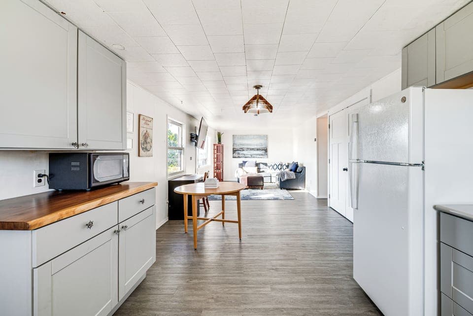 Kitchen | Single-Story Apartment | Keurig Coffee Maker | Cooking Basics