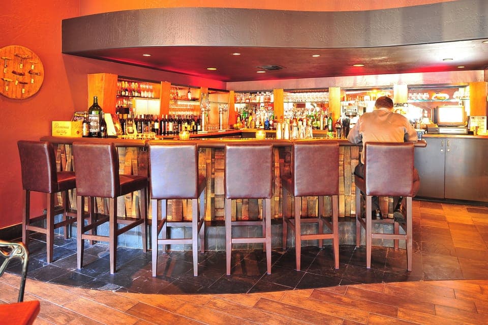 Bar with delicious drinks specials!