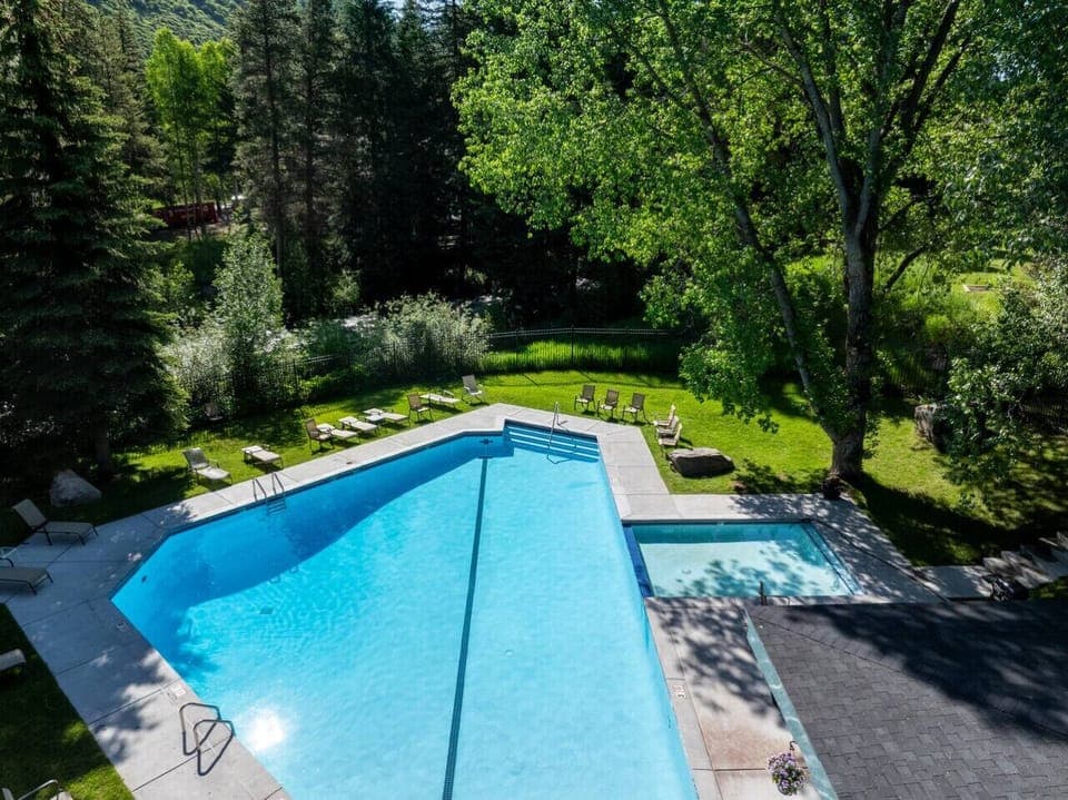 Community Pool and Hot Tub